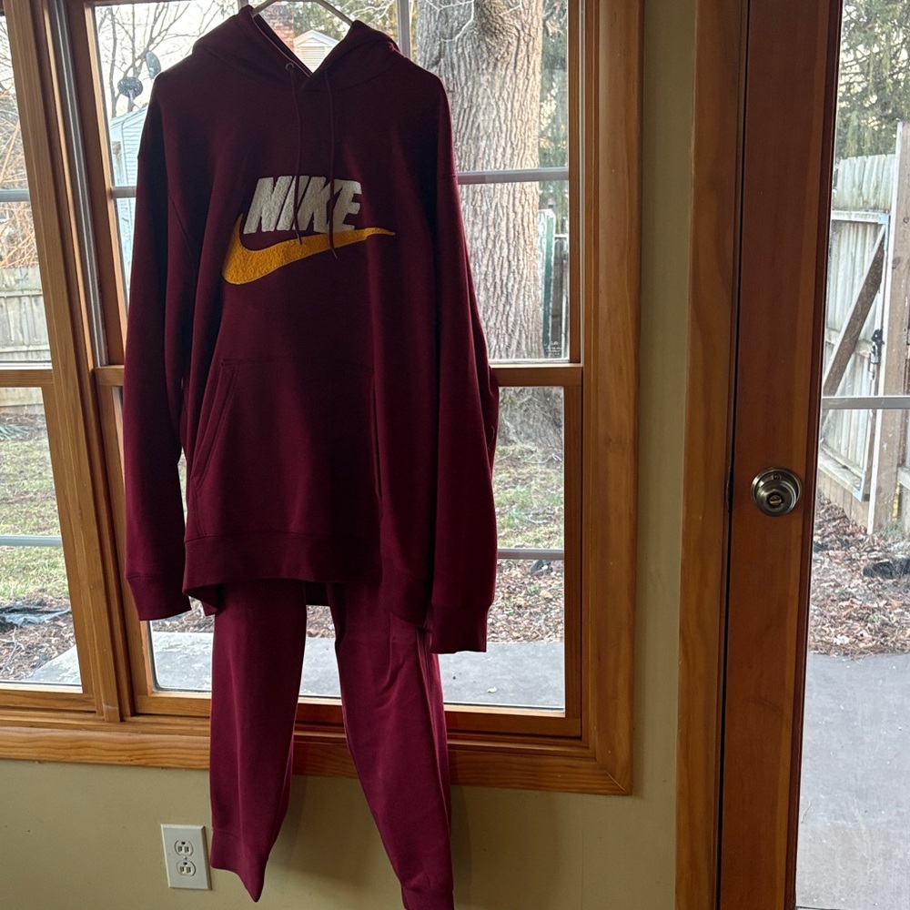 Nike Burgundy Hoodie and Joggers Set, men’s XXL. Comfy. Worn once, brand new